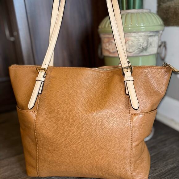 Michael Kors Tan pebbles Leather Tote Bag great condition ! - Picture 4 of 7